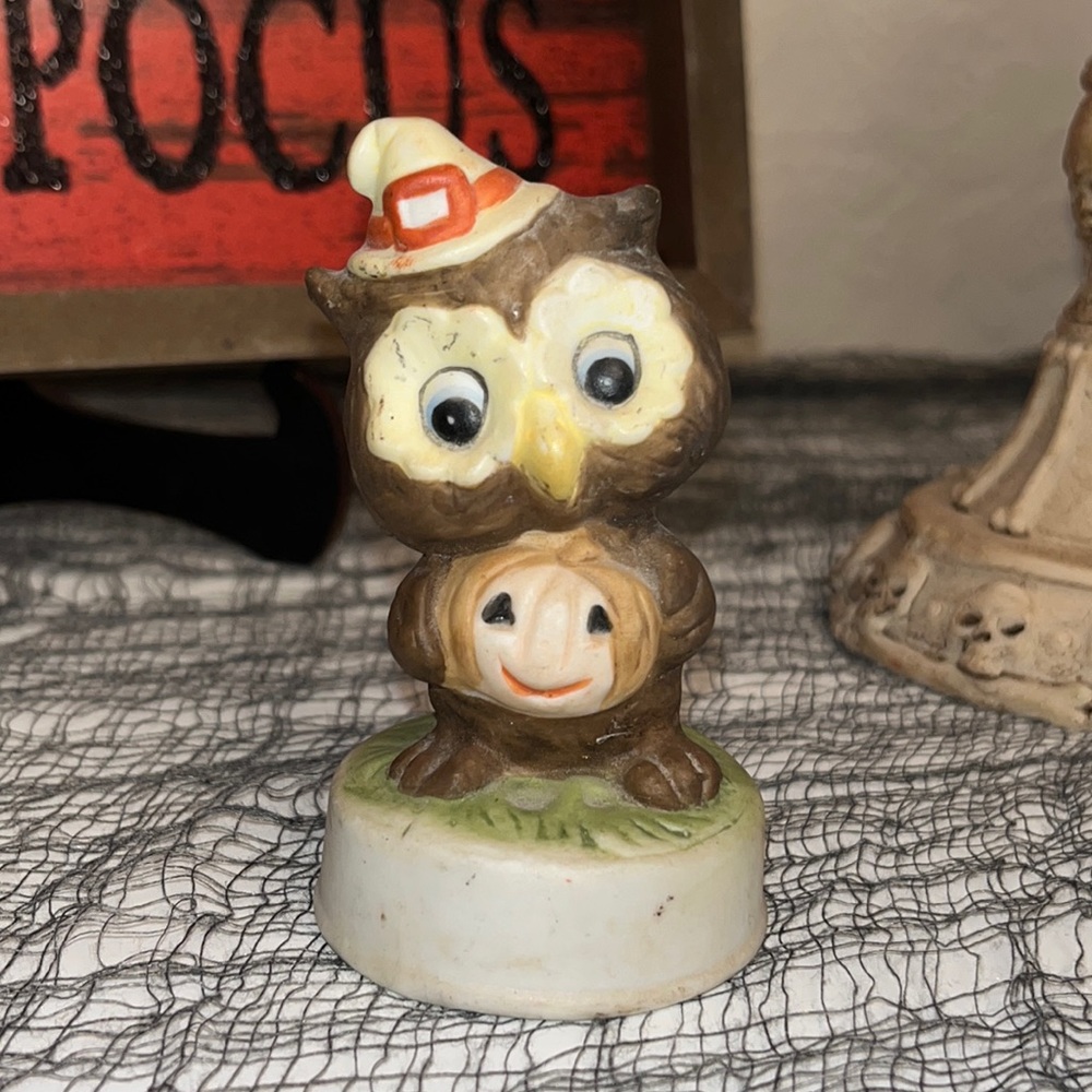 Vintage Owl pilgrim Figurine porcelain